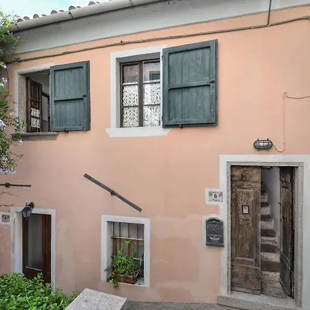 Nadine - Bilocale In Centro Marciana (Isola d'Elba)